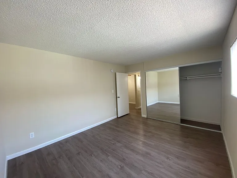 Park Granada Apartments — Photo 21
