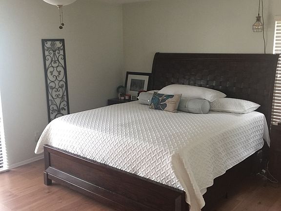 Master bedroom
13’6” x 16