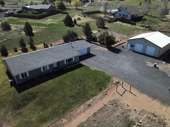 2275 SE Sagebrush Dr, Madras, OR 97741
