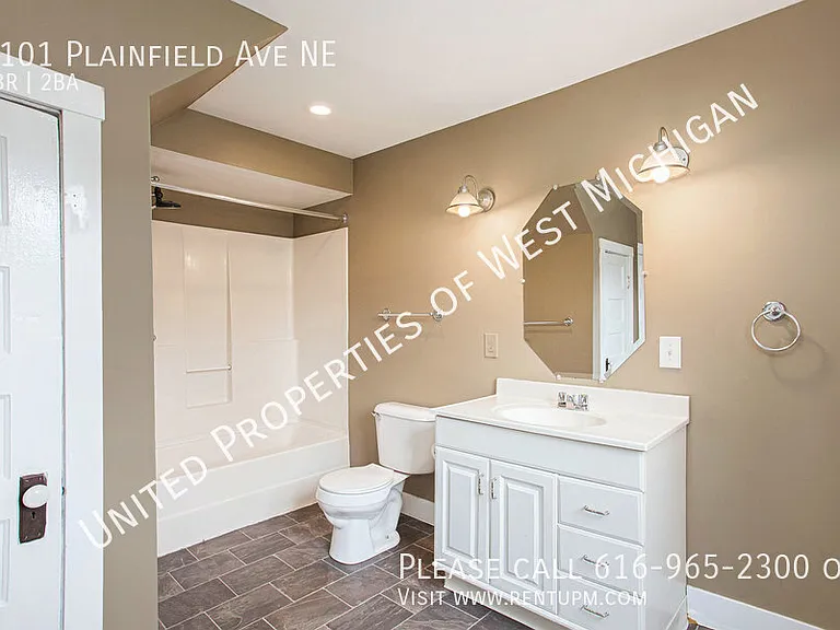 3101 Plainfield Ave NE — Photo 13