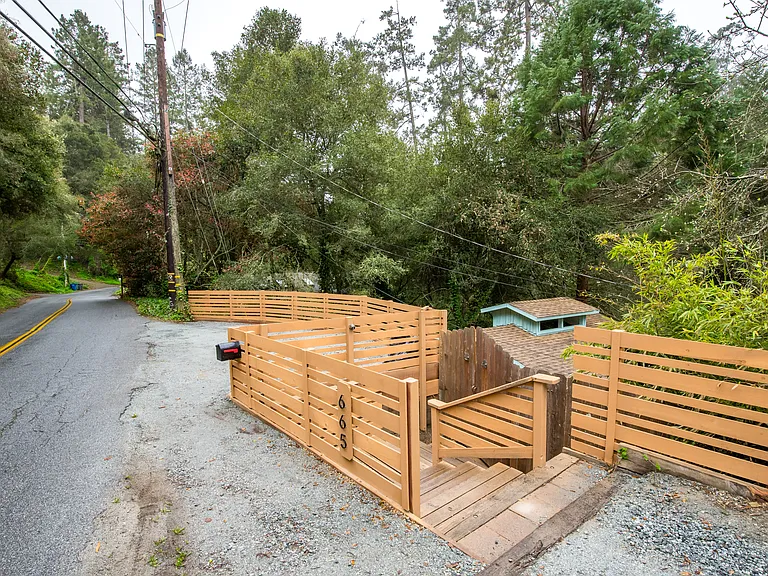 665 Cathedral Dr — Photo 24