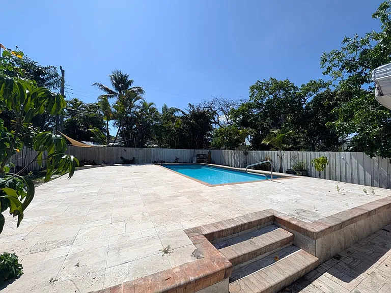 1629 NW 5th Ave — Photo 29