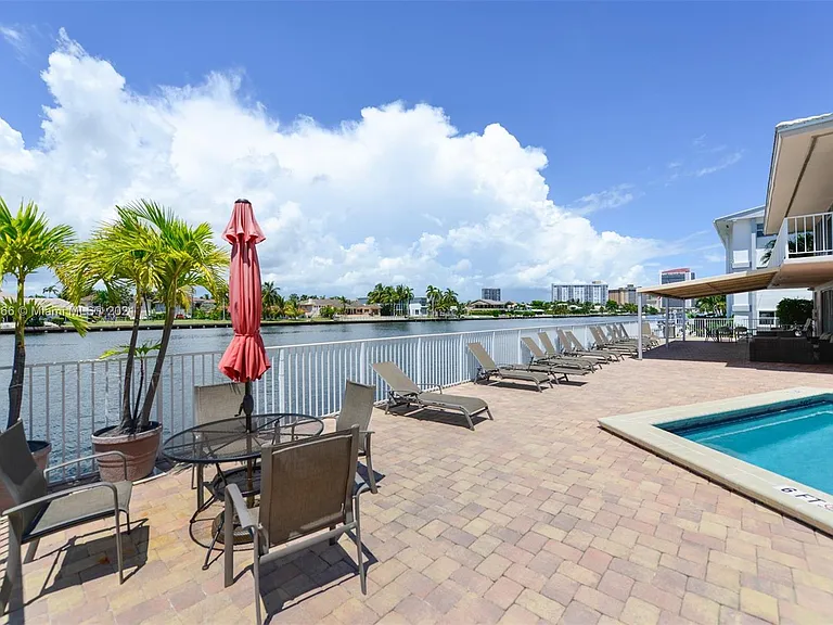 3161 S Ocean Dr — Photo 24