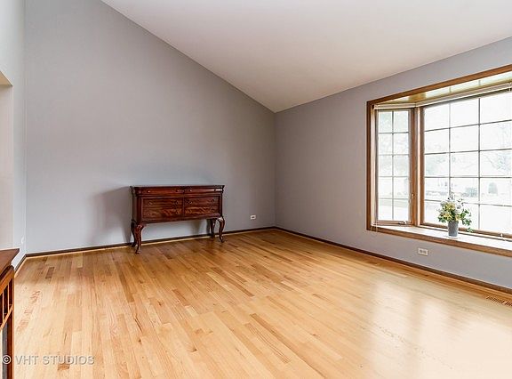 2nd image of 735 Yorkshire Ln