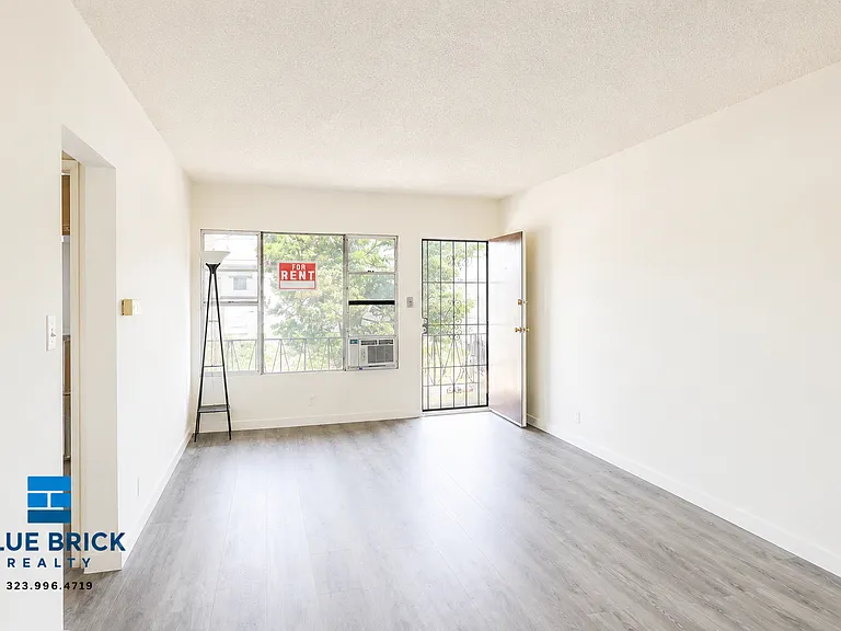 1055 N El Centro Ave #8 — Photo 11
