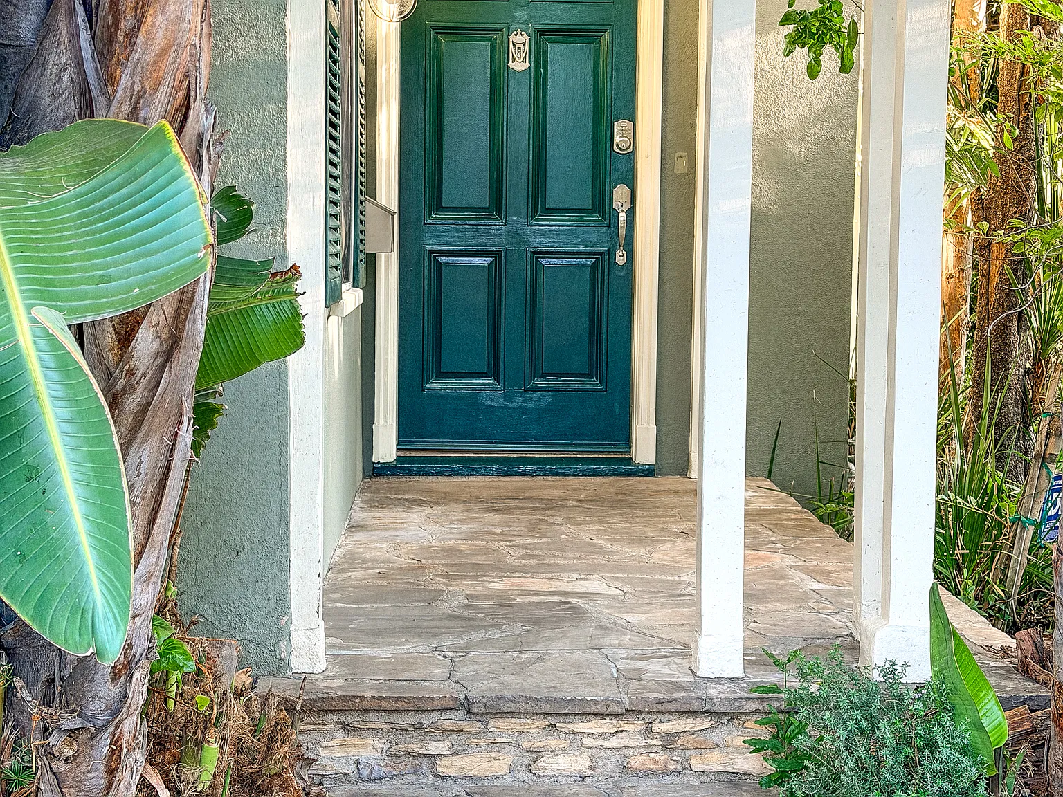 2 bed, 1.5 bath, 1800 sqft, $5,500 — Photo 2