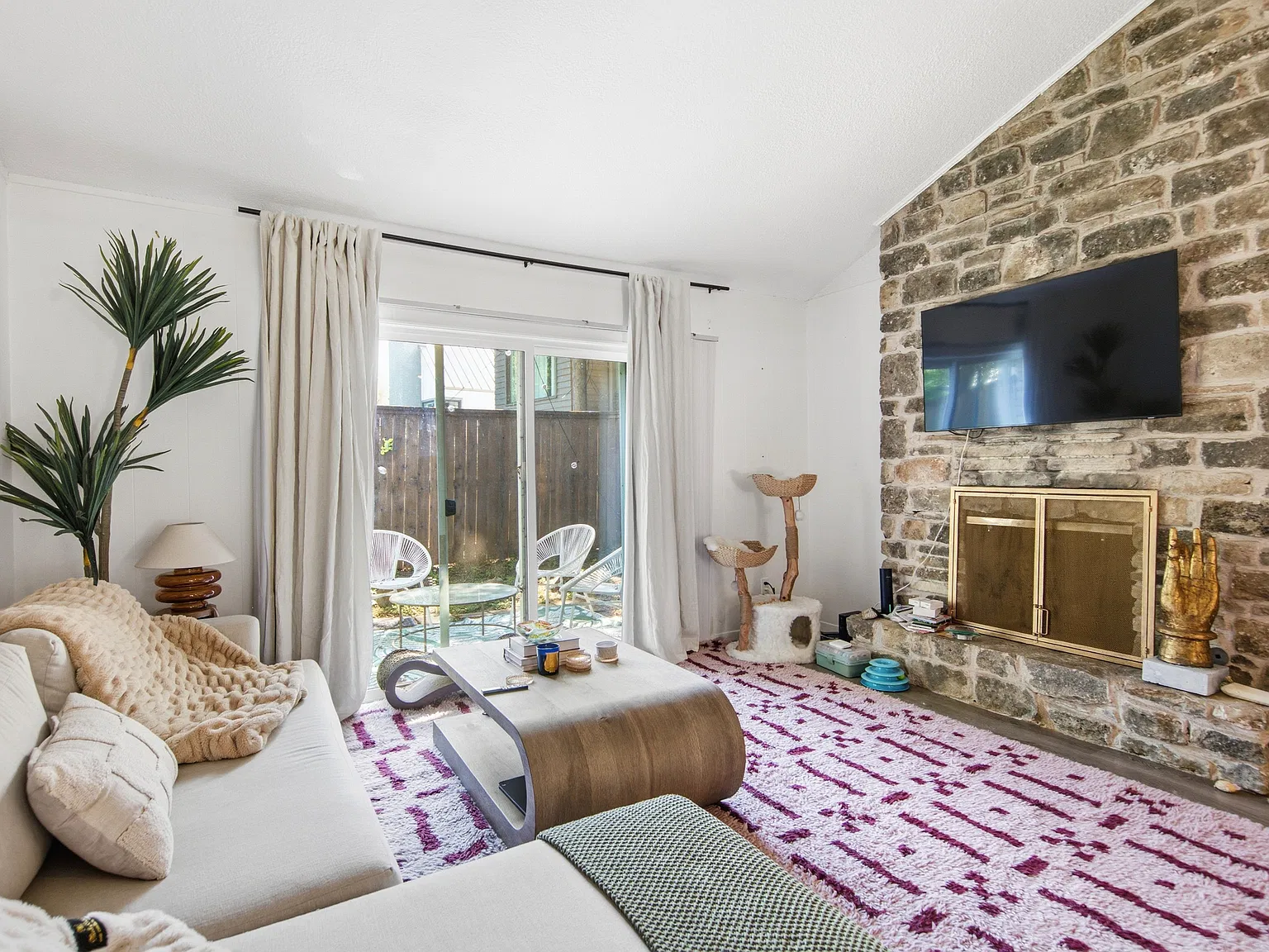 2 bed, 1024 sqft, $3,500 — Photo 3