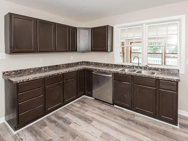 10116 Saint Katherine Ln — Photo 2