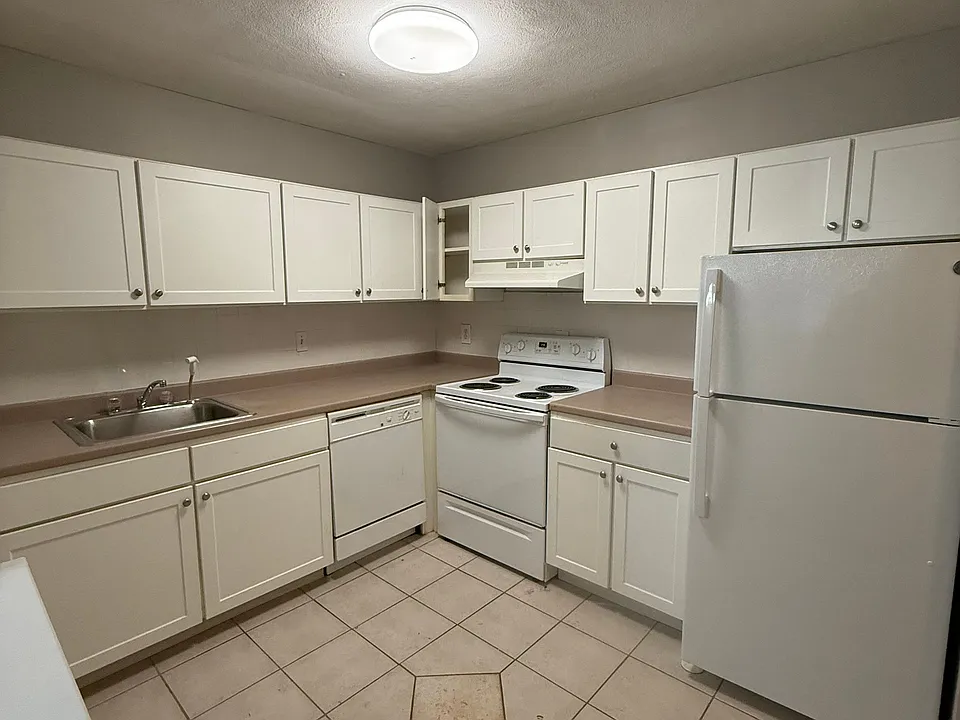 245 Main St #17L