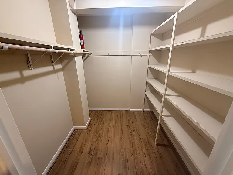 10201 Grosvenor Pl — Photo 5