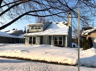 381 Pearson Cir, Naperville, IL 60563