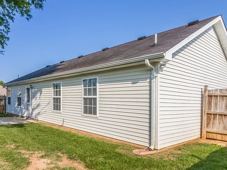1147 Melvin Dr — Photo 16