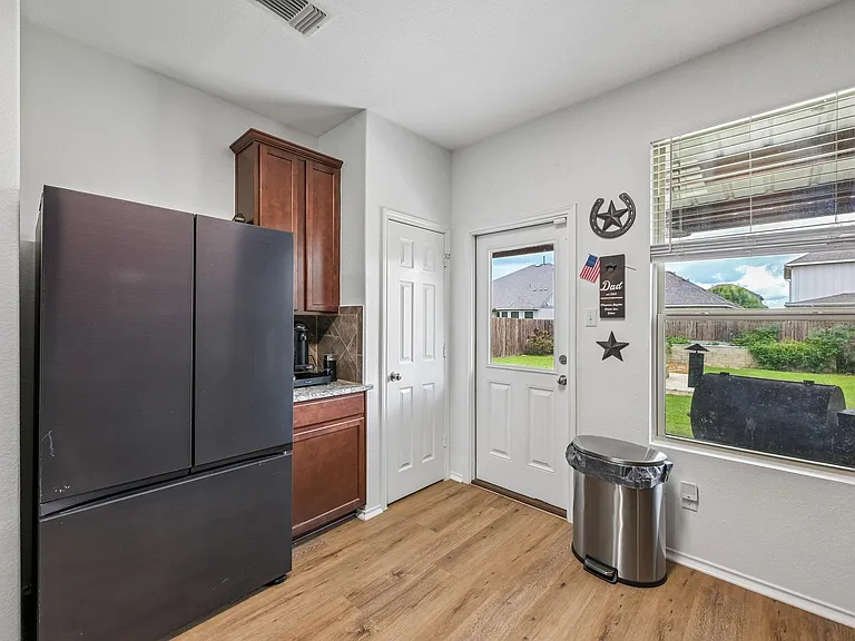 216 La Dera Dr — Photo 7