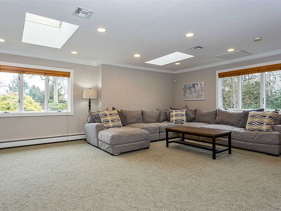 3rd image of 35 Sherwood Dr