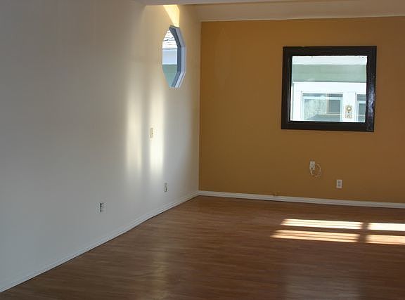 4th image of 925 26th St