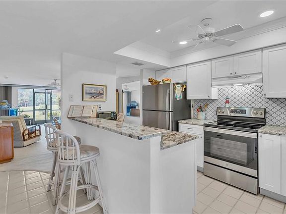 3rd image of 927 Capri Isles Blvd APT 7