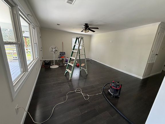 4th image of 1308 Marshall St