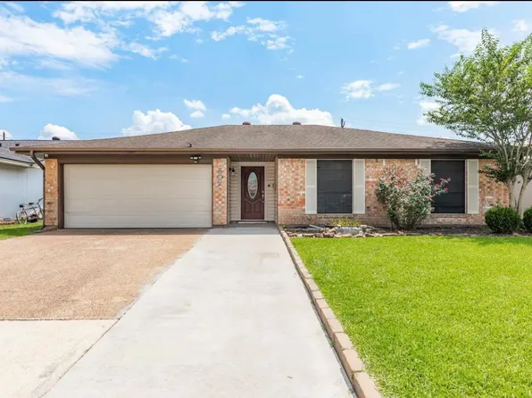 215 N 37th St, Nederland, TX 77627