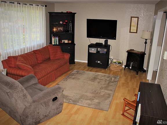5th image of 132 Jalyn St