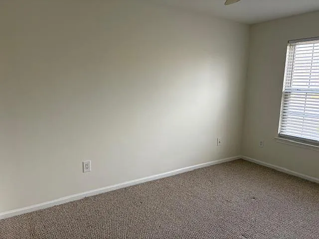 2403 Beacon Hl — Photo 10