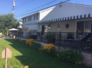 22504 Benjamin St, Saint Clair Shores, MI