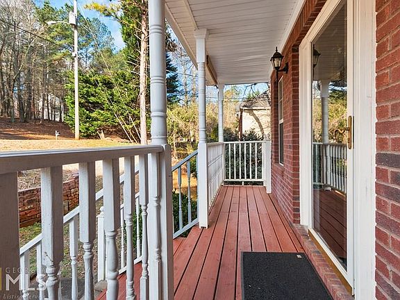 3rd image of 550 Woodrow Dr