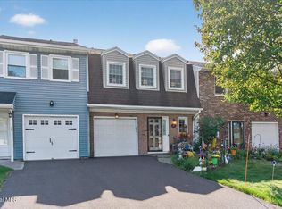 23 Stirrup Dr, East Greenbush, NY 12061