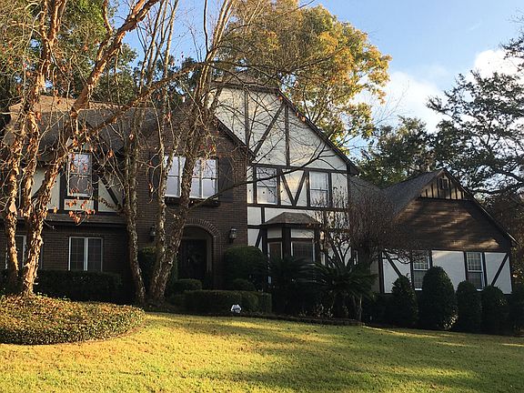3rd image of 4560 Bohemia Dr