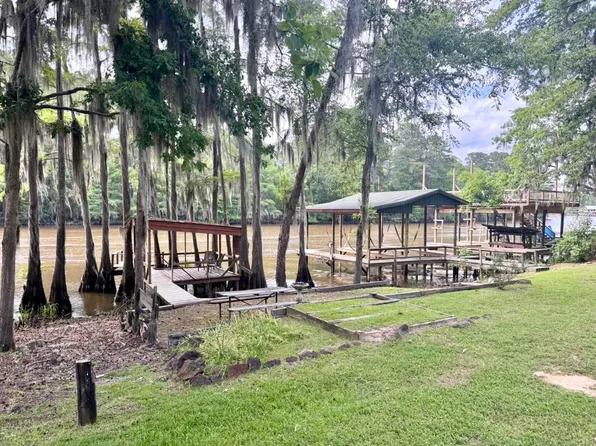 1553 Pine Island Rd, Karnack, TX 75661