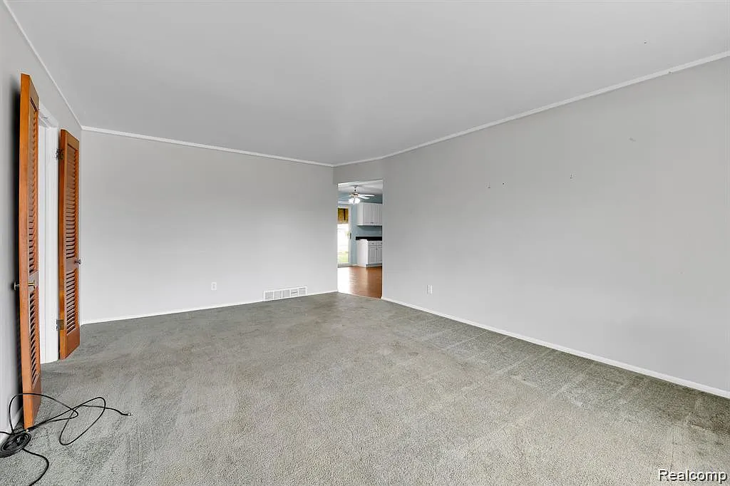 3 bed, 1.5 bath, 1128 sqft, $1,900 — Photo 2