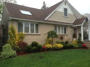 135 Berry St, Valley Stream, NY 11580