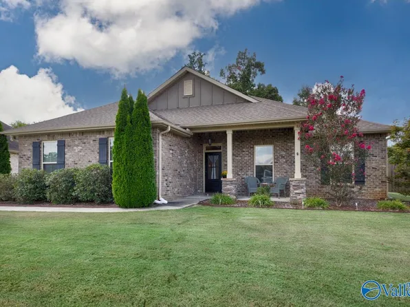 18230 Red Tail St, Athens, AL 35613