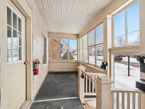 5th image of 415 Edison St