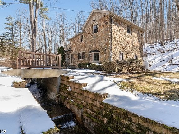 3rd image of 63 Sanatorium Rd