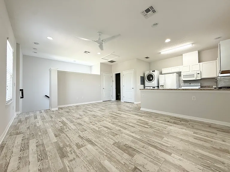 13836 Sachs Ave — Photo 29