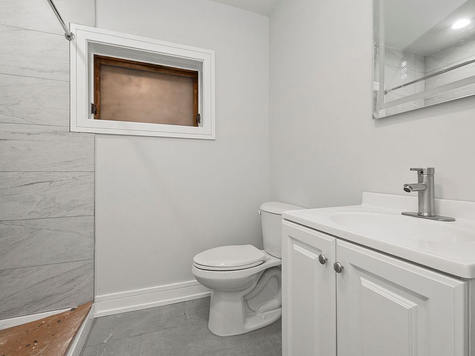 1st image of 7953 S King Dr #3S