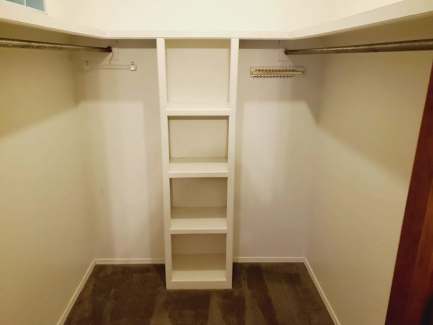 3 bed, 2.0 bath, 1406 sqft, $1,625 — Photo 2