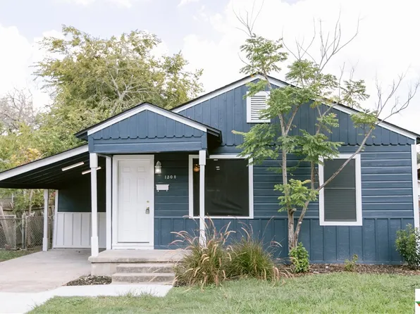 1308 E Mesquite Ln, Victoria, TX 77901