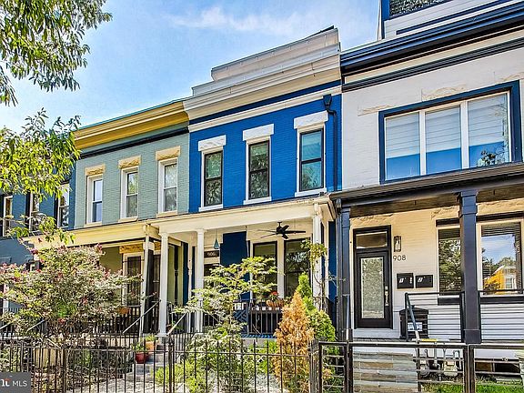 2nd image of 906 8th St NE