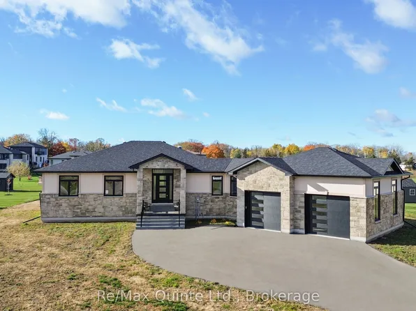 76 Navigation Dr, Prince Edward County, ON K8N 0G1