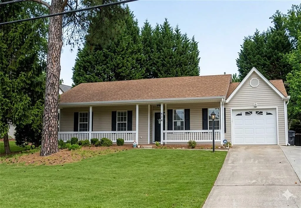 3 bed, 2.0 bath, 1460 sqft, $2,000 — Photo 1