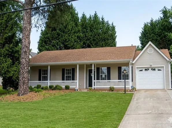 915 Clover Ln, Lawrenceville, GA 30044