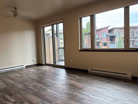 3rd image of 340 Fox Springs Cir Unit 202