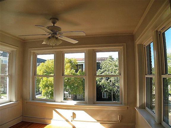 3rd image of 504 NE Madison Ave APT B5