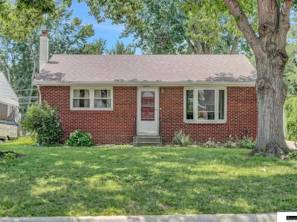 4125 Holly Rd, Lincoln, NE 68502