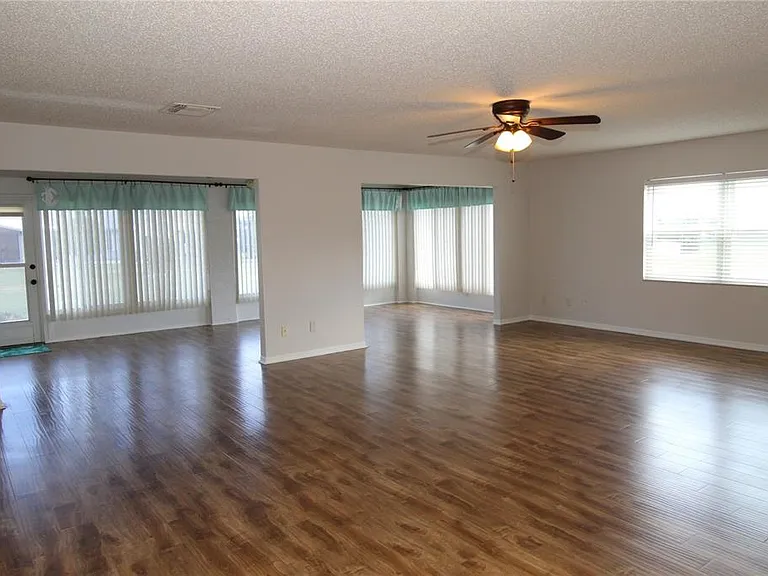 309 Bryce Ct — Photo 6