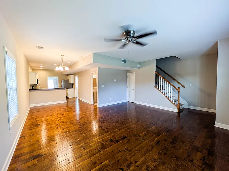 330 Parkview Pl — Photo 3