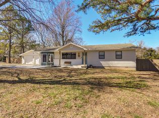 907 W Crestwood Dr, Monett, MO 65708