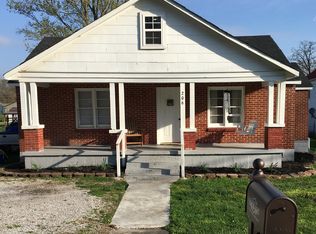 206 W 4th St, Livingston, TN 38570