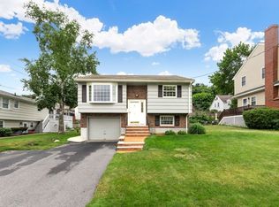 4 Rossmore Rd, Lynnfield, MA 01940